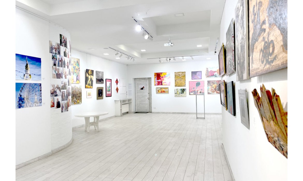 10 років разом / виставка подарунків