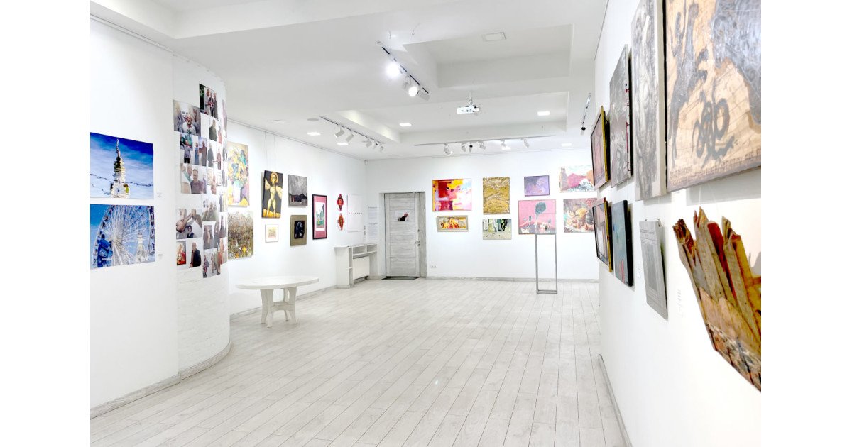 10 років разом / виставка подарунків